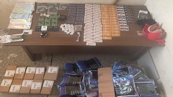 بوليس مكناس شدو جوج ديال الأشخاص متلبسين كيروجو معدات متطورة ديال الغش فالإمتحانات