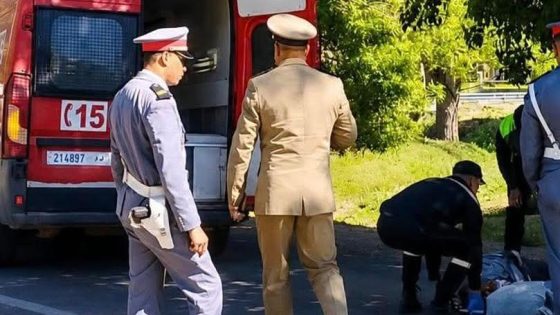 سجين يالاه خرج من الحبس فرحان بالحرية وهو يضربو رموك ومـ.ـات قدام باب السجن فأزرو