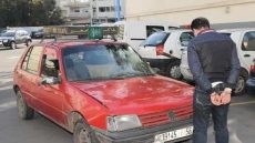 البوليس وقفو شاب شفر طاكسي تحت التهديد بالسلاح الأبيض