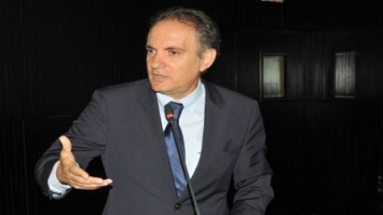 عامين ديال الحبس سورسي لعبد الرفيع زويتن رئيس مؤسسة روح فاس المنظمة للمهرجان الموسيقى الروحية ففاس و مصادرة ممتلكاته