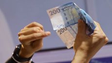 وجبة غداء فضحاتو.. زماكري شدوه الجندارم بعدما خلص فالمطعم بفلوس مزورة