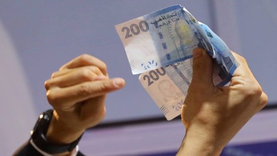 وجبة غداء فضحاتو.. زماكري شدوه الجندارم بعدما خلص فالمطعم بفلوس مزورة