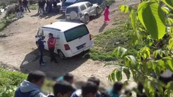 فاجعة وسط مراسم جنازة.. طفل صغير مات مختنق داخل طوموبيل