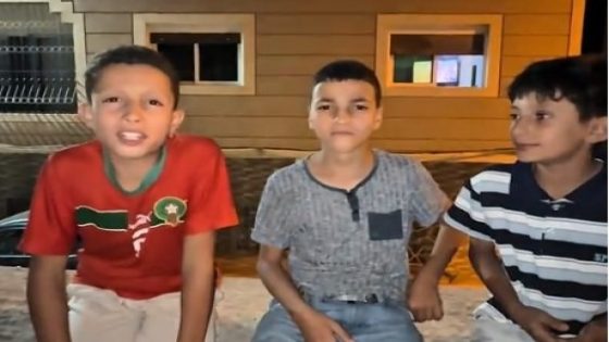 بعد الصورة اللي دارت البوز.. 3 ديال الدراري فتازة توصلو بهدية ملكية وكيوجهو الشكر لجلالة الملك والمدرب وهبي و أيوب بوعدي