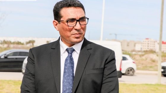 وا السيد عامل المضيق الفنيدق ، أجي تشوف ورش د البناء فحي المنزه بمارتيل خدام فالويكاند و حارم الساكنة من الراحة و السلطة فدار غفلون