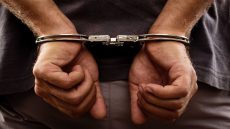 بسبب خلافات عائلية.. البوليس شدو شخص متهم بقتـ.ـل ولد خوه عندو 9 سنين