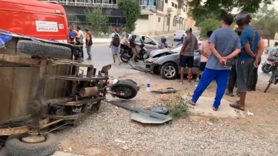 عدم احترام علامة قف والسرعة المفرطة كيتسبوو فكسيدة خطي.رة بين طوموبيل وطريبورتور فالحي الصناعي بفاس