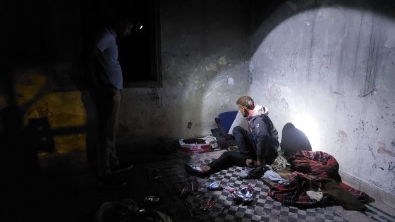 السلطات المحلية بدار ادبيبغ تشن حملة لتحرير البنايات المهجورة والفضاءات العمومية من المتسولين والمتشردين بفاس