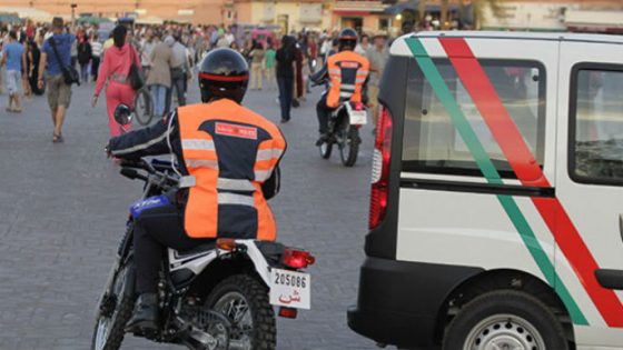بوليس السياحة بفاس شدو مرشد سياحي مزور ابتز سائح هندي ف 1200 درهم بدار الدبغ
