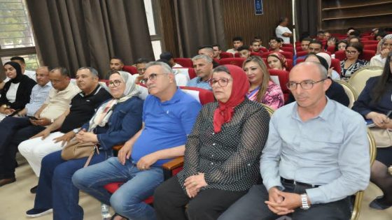 السي محسن الأزمي مرشح البام في فاس الشمالية كولشي عارفك ولد عائلة و لكن ما تخلاش على مناضليك اللي تاقوا فيك و بغاوك و دوز صفقة فالكواليس و تبيعهم جملة