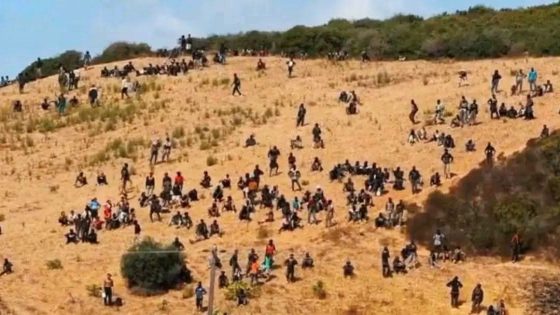 متابعة : الافارقة من جنوب الصحراء اكثر وحدين شدهم المخزن فباب سبتة باغيين يحركوا و وصل عددهم 128 شخص