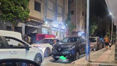 شارع “المنزه” بمرتيل نايضة فيه الروينة بالفوضى د الزماكرية … الطوموبيلات واقفين على الجهتين والساكنة كتاكل الدق و مطالب بتدخل السير و الجولان