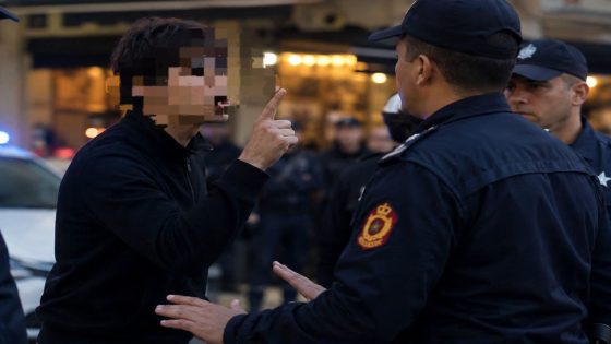 برافو وكيل الملك د تطوان . . . ولد وزير في حكومة أخنوش سبّ بوليسي حدا ماكدونالدز و وكيل الملك ما عقلش عليه و حطو تحت الحراسة النظرية