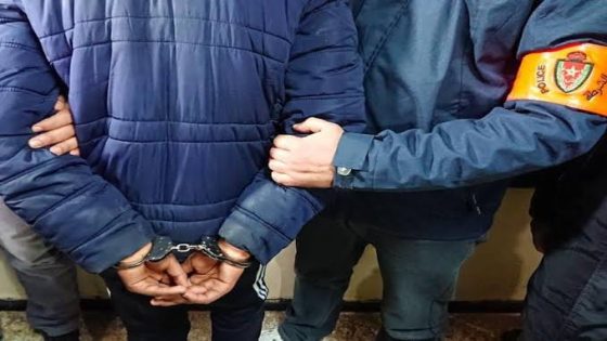 البوليس شدو شخص متهم بسرقة وكالة تأمين ومحلات تجارية