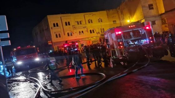 السيبة و الضسارة : اعتداء على عناصر الوقاية المدنية بفاس أثناء إخماد حريق داخل محل للمواد الغذائية
