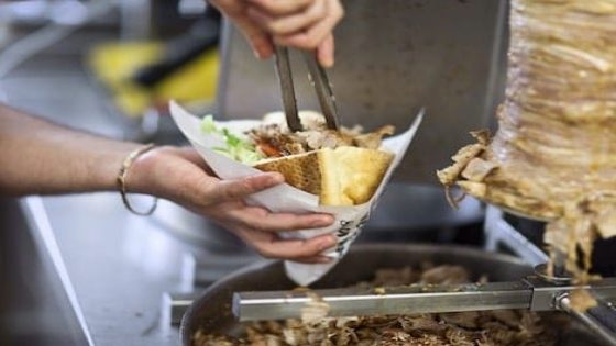 لجنة حجزات 50 كيلو د الشوارما و الدجاج مجهول المصدر