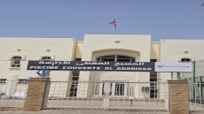 عيب و عار عليكم ا المسؤولين : الدرابو د البلاد مقطع و موسخ يرفرف فوق بناية المسبح المغطى بالأدارسة والقايدة و المقدمين ديالها ما مسوقينش