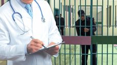 تأجيل محاكمة الطبيب النفسي المحكوم بـ20 عام دالحبس فملف استغلال مريضات بفاس