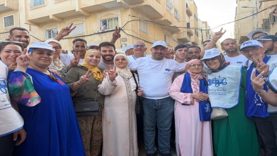 باش ربي يجيب التيسير ، والدة محسن أزمي تدشن حملة ابنها الانتخابية من المرينيين بفاس الشمالية وسط حضور قوي