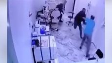 طبيب كيتعرض لاعتـ.ـداء خطـ.ـير فالسبيطار وكيتصاب بكسر فالفك