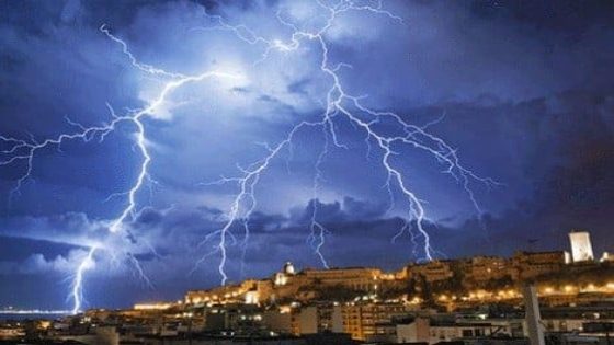 الأرصاد الجوية كتحذر من زخات رعدية قوية وتبروري فهاد الأقاليم