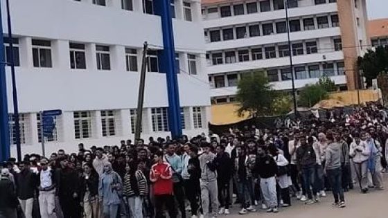 طلبة كلية الحقوق بفاس كيقاطعو الدروس احتجاجا على رسوم الماستر بالتوقيت الميسر